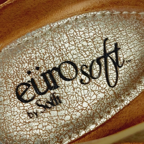 Sofft Metallic Gold Women's Sandals - Picture 9 of 11